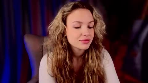 Snapshot of lykava chatting on 09.28.25 simply Eliza online show from 09.28.25