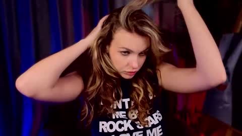 Snapshot of lykava chatting on 10.04.25 simply Eliza online show from 10.04.25