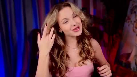 Snapshot of lykava chatting on 10.06.25 simply Eliza online show from 10.06.25