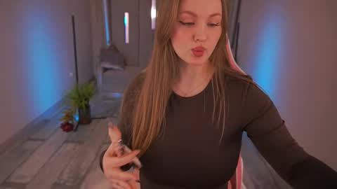 Snapshot of lylanimfa chatting on 03.05.25 lylanimfa online show from 03.05.25