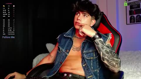 Snapshot of lylebennett_ chatting on 12.01.25 Lyle Bennett Freelance Model online show from 12.01.25