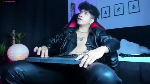 Lyle Bennett Freelance Model online show from 07.01.26