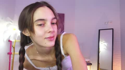 Snapshot of lyly_loveyou chatting on 12.14.24 Lyly online show from 12.14.24