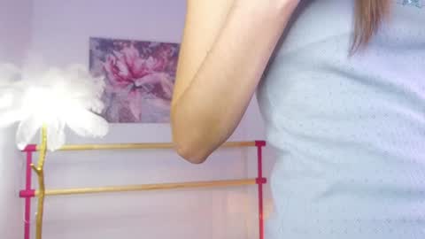 Snapshot of lyly_loveyou chatting on 12.16.24 Lyly online show from 12.16.24