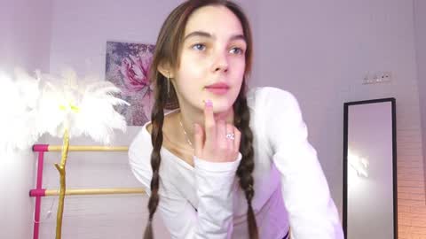 Snapshot of lyly_loveyou chatting on 12.23.24 Lyly online show from 12.23.24