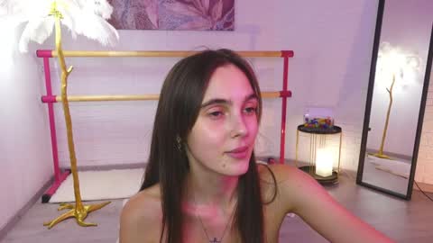 Snapshot of lyly_loveyou chatting on 01.19.25 Lyly online show from 01.19.25