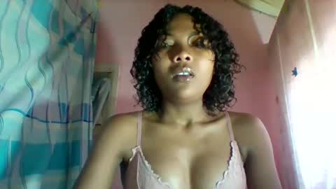 lyndah19 online show from 12.19.25