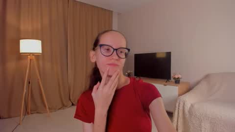 Snapshot of lynettebails chatting on 10.22.25 Sara online show from 10.22.25