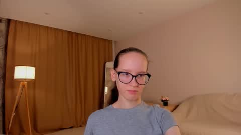 Snapshot of lynettebails chatting on 10.28.25 Sara online show from 10.28.25