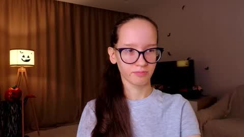 Snapshot of lynettebails chatting on 11.08.25 Sara online show from 11.08.25