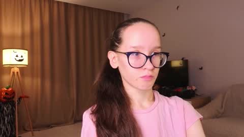 Snapshot of lynettebails chatting on 11.09.25 Sara online show from 11.09.25