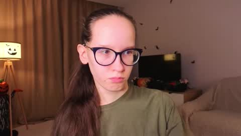 Snapshot of lynettebails chatting on 11.10.25 Sara online show from 11.10.25