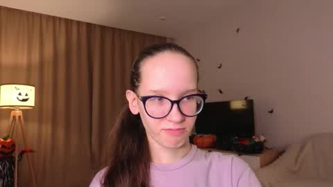 Snapshot of lynettebails chatting on 11.12.25 Sara online show from 11.12.25