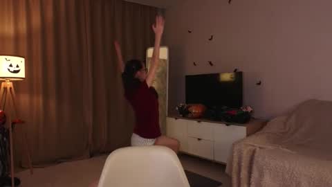 Snapshot of lynettebails chatting on 11.15.25 Sara online show from 11.15.25