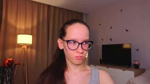 Snapshot of lynettebails chatting on 11.22.25 Sara online show from 11.22.25