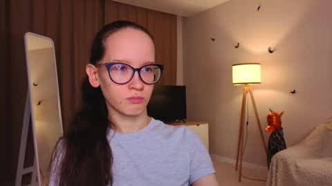 Snapshot of lynettebails chatting on 11.23.25 Sara online show from 11.23.25