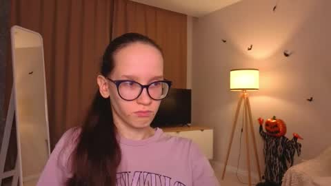 Snapshot of lynettebails chatting on 11.24.25 Sara online show from 11.24.25