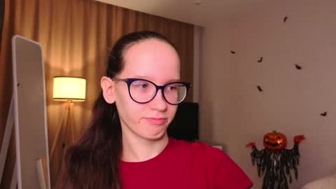 Snapshot of lynettebails chatting on 11.26.25 Sara online show from 11.26.25