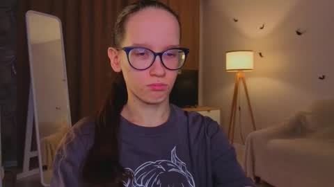 Snapshot of lynettebails chatting on 11.28.25 Sara online show from 11.28.25