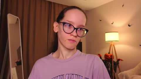 Snapshot of lynettebails chatting on 11.29.25 Sara online show from 11.29.25