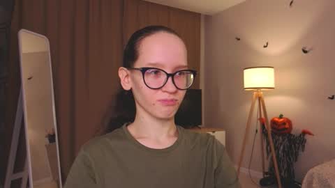 Snapshot of lynettebails chatting on 12.05.25 Sara online show from 12.05.25