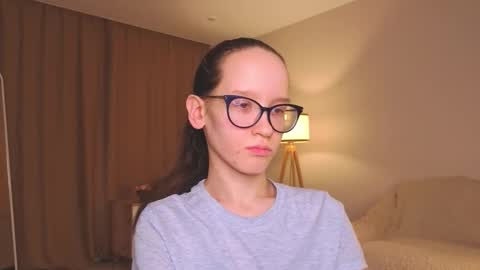 Snapshot of lynettebails chatting on 12.13.25 Sara online show from 12.13.25