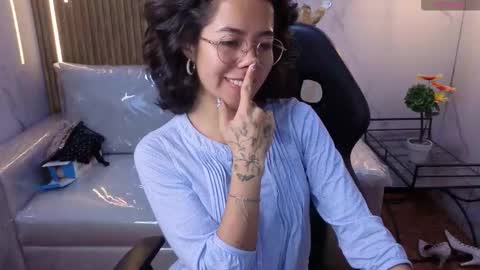 Snapshot of lynn_turner_ chatting on 02.06.26 lynn_turner_ online show from 02.06.26