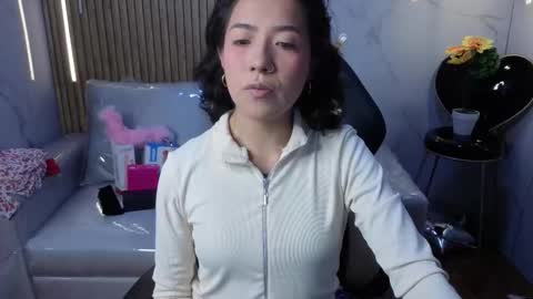 Snapshot of lynn_turner_ chatting on 02.25.26 lynn_turner_ online show from 02.25.26