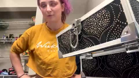 Snapshot of lynnkitten69000 chatting on 12.14.25 Lynn online show from 12.14.25