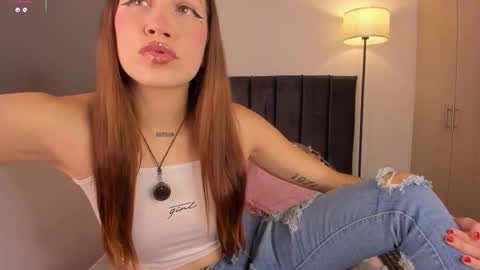 Snapshot of lynnsam_ chatting on 10.12.25 lynnsam_ online show from 10.12.25