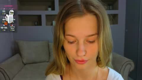 Snapshot of lynntiny chatting on 09.27.25 Lynn online show from 09.27.25