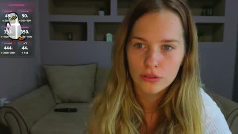 Snapshot of lynntiny chatting on 10.19.25 Lynn online show from 10.19.25