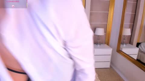 Snapshot of lyrabellini chatting on 11.21.25 online show from 11.21.25