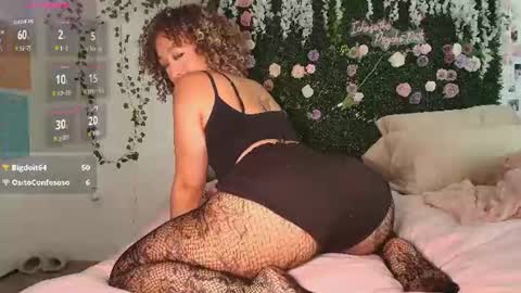 Snapshot of lyracovee chatting on 06.14.26 Lyra online show from 06.14.26
