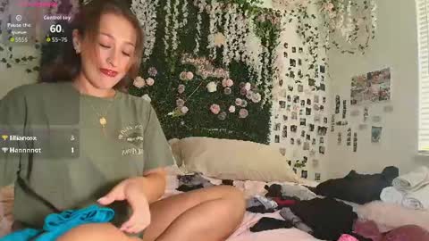 Snapshot of lyracovee chatting on 07.13.26 Lyra online show from 07.13.26