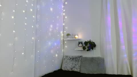 Snapshot of lyrajrose chatting on 01.14.26 Lyra Rose online show from 01.14.26