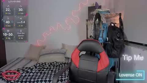 Snapshot of lyric_mirage chatting on 10.28.25 Lyric online show from 10.28.25