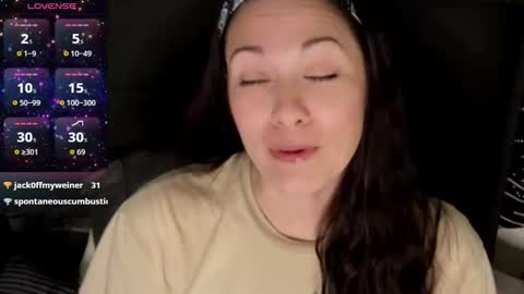 Snapshot of m0llyp0ppins chatting on 11.26.25 M0lly online show from 11.26.25