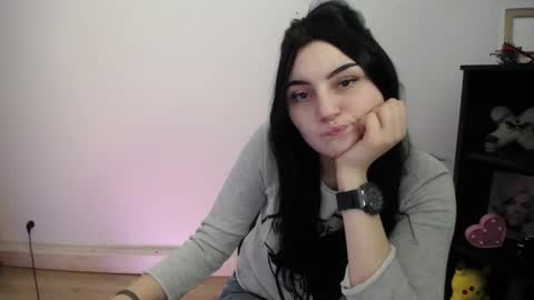 Snapshot of m_i_k_i_ chatting on 02.14.26 m_i_k_i_ online show from 02.14.26