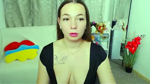 Snapshot of m_vikki chatting on 06.07.26 Vikki online show from 06.07.26