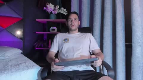 Snapshot of maatt_de_luca chatting on 09.09.25 Matt De Luca online show from 09.09.25