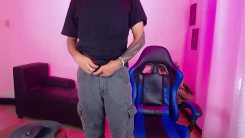 Max online show from 04.10.26