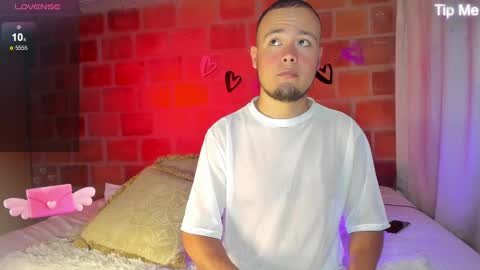 Snapshot of maax_taylor01 chatting on 02.16.25 online show from 02.16.25