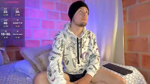 Snapshot of maax_taylor01 chatting on 03.07.25 online show from 03.07.25