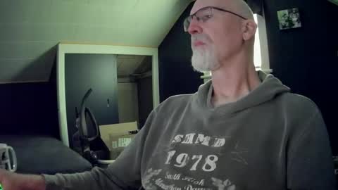 mac8181 online show from 04.25.26