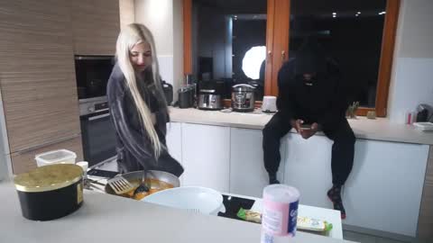 Mac Troy online show from 10.09.25