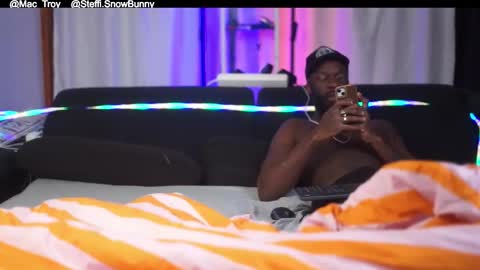 Mac Troy online show from 10.16.25