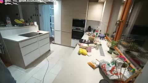 Mac Troy online show from 12.21.25