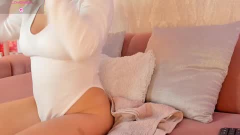 Snapshot of maca_bloom chatting on 10.27.25 Maca online show from 10.27.25