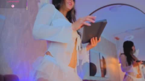 Snapshot of maca_bloom chatting on 10.31.25 Maca online show from 10.31.25